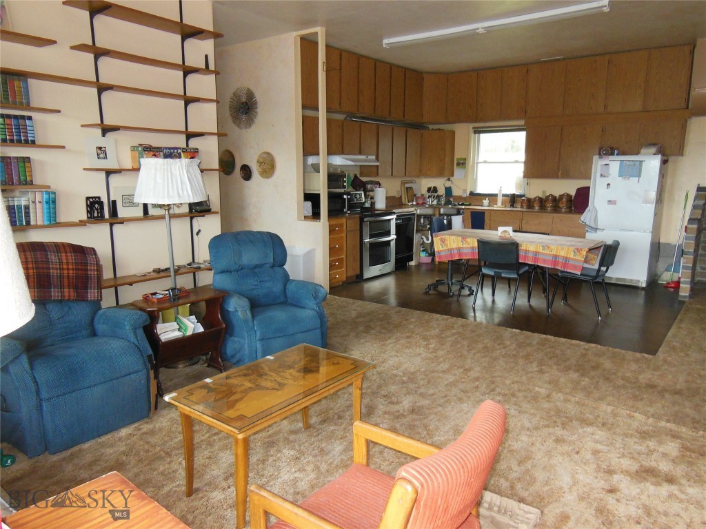 8050 S Leverich Road