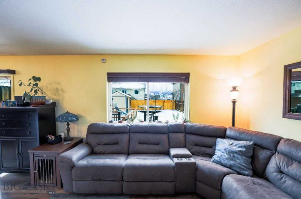806 Mantle