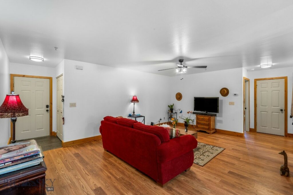 81 10th Street
