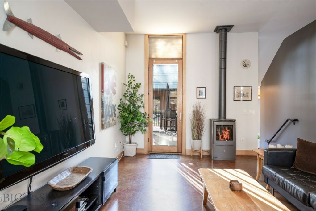 82 E Magnolia