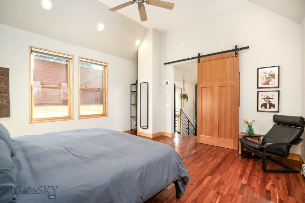 82 E Magnolia