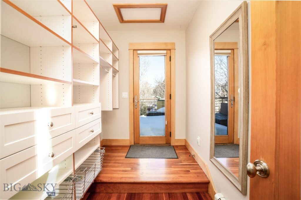 82 E Magnolia