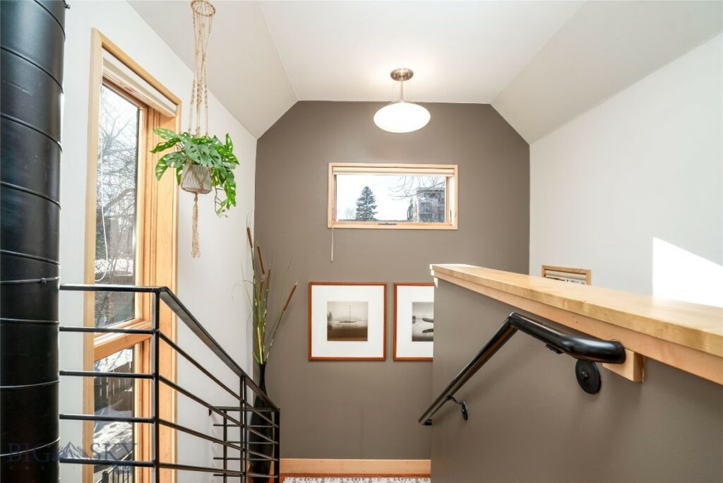 82 E Magnolia