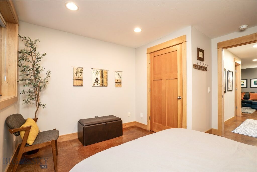82 E Magnolia