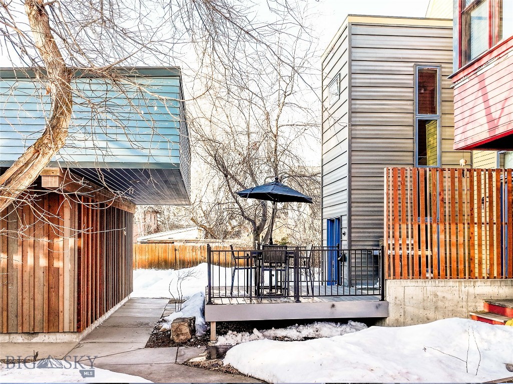 82 E Magnolia