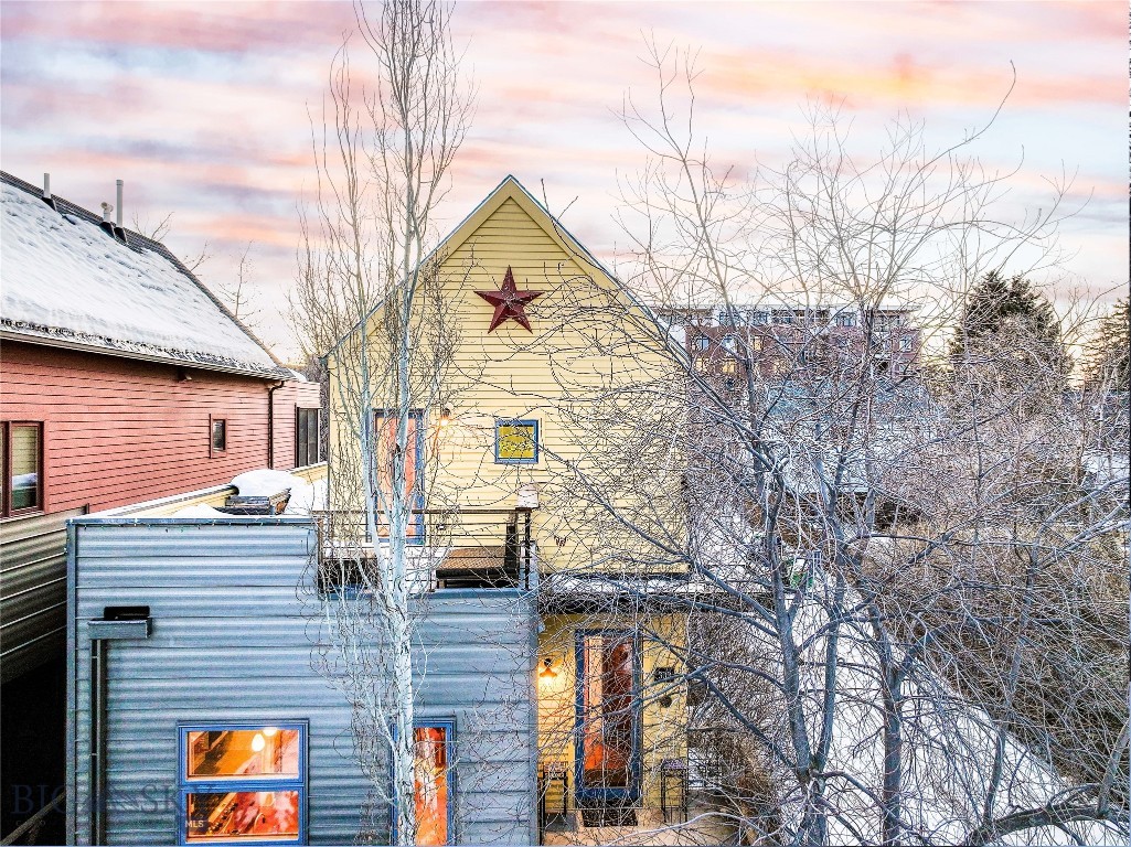 82 E Magnolia
