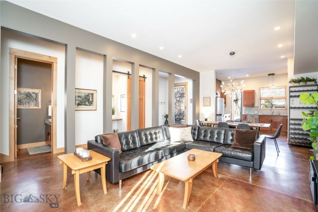 82 E Magnolia