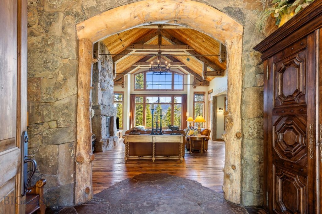 83 Peaks View Drive