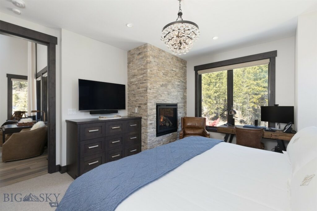 85 North Outlook Loop