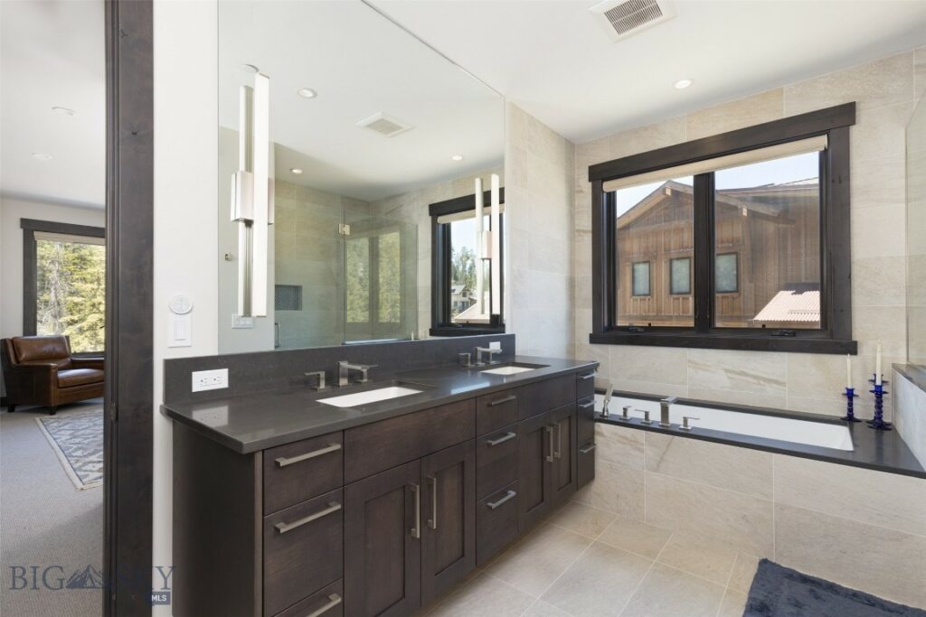 85 North Outlook Loop