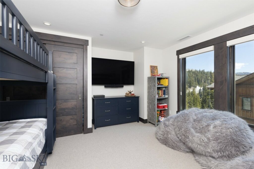 85 North Outlook Loop