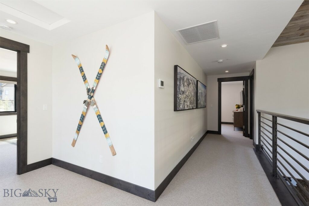 85 North Outlook Loop