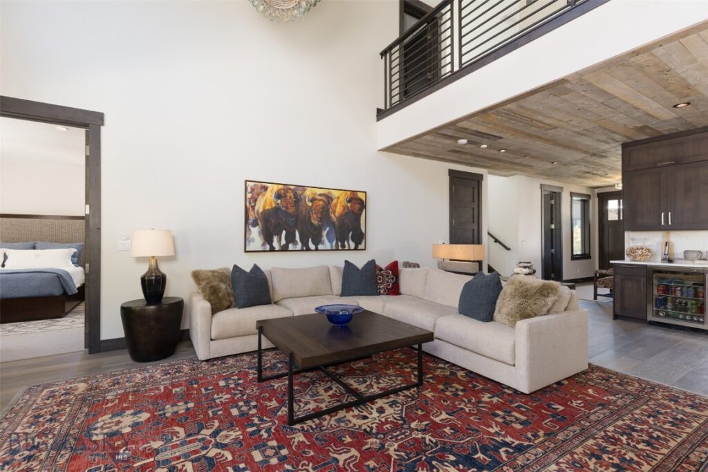 85 North Outlook Loop