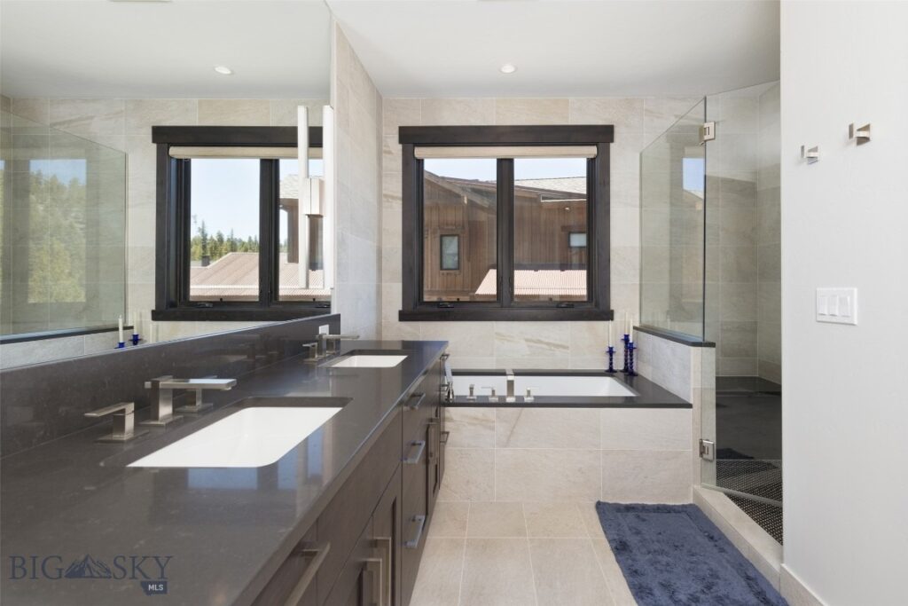 85 North Outlook Loop