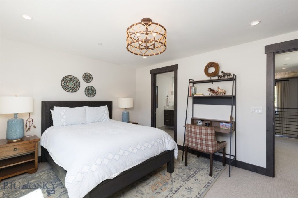 85 North Outlook Loop