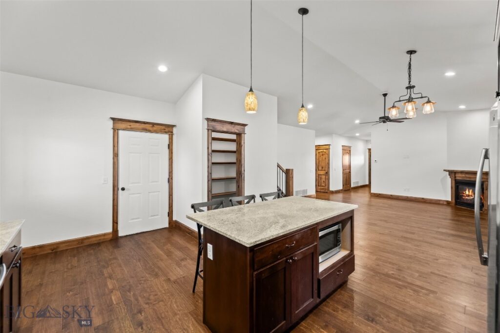 886 Flanders Creek Avenue