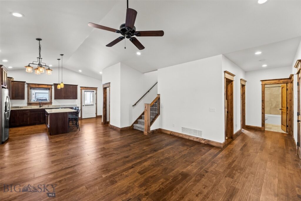 886 Flanders Creek Avenue