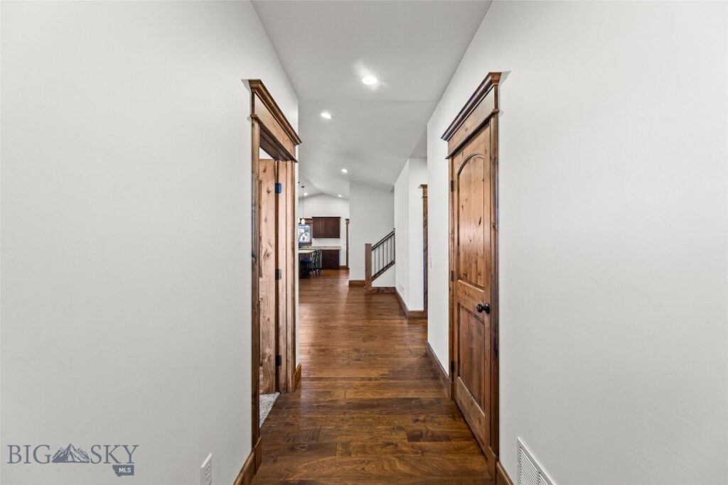 886 Flanders Creek Avenue