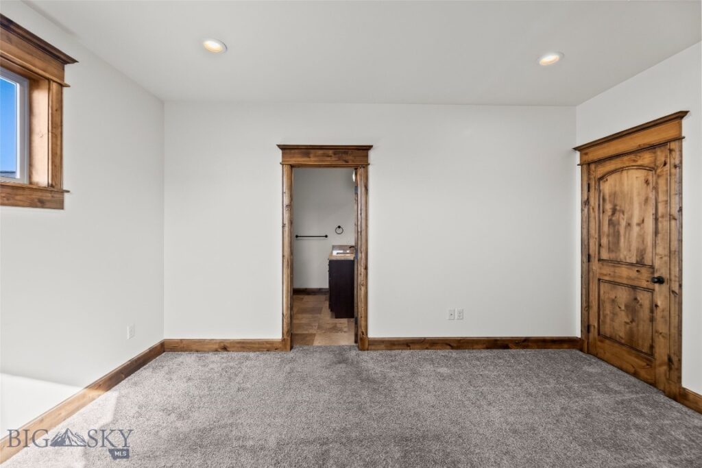 886 Flanders Creek Avenue