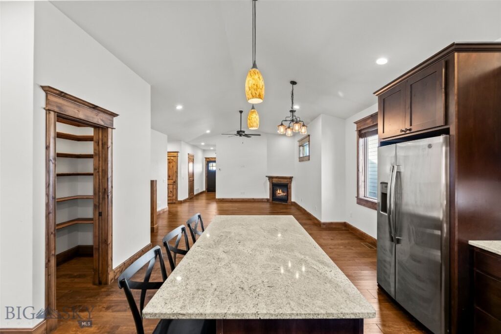 886 Flanders Creek Avenue