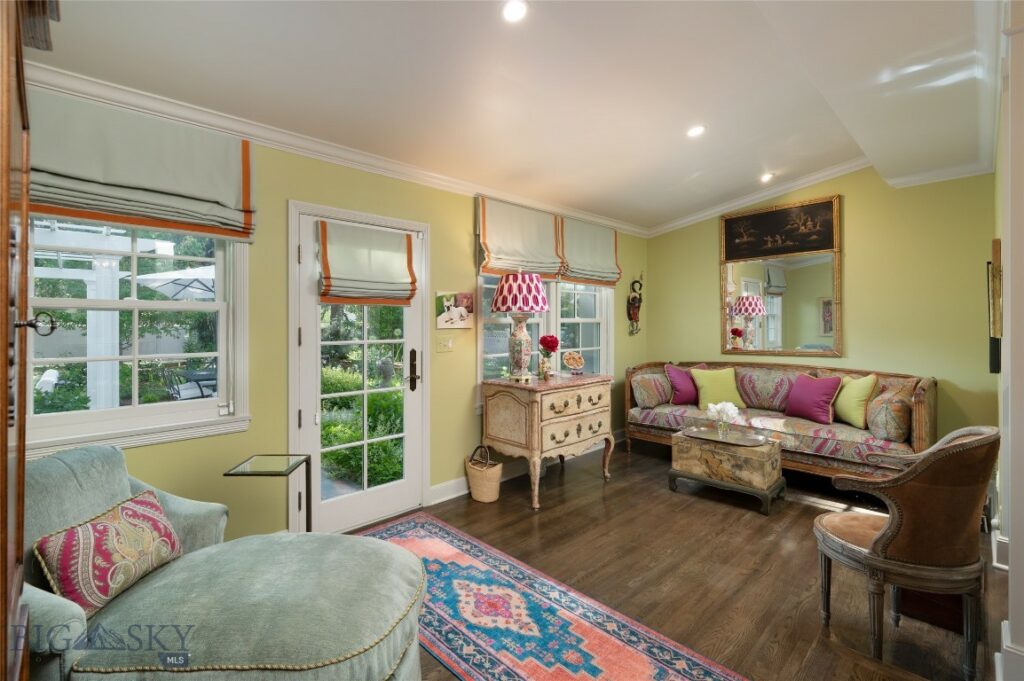 911 S Willson Avenue