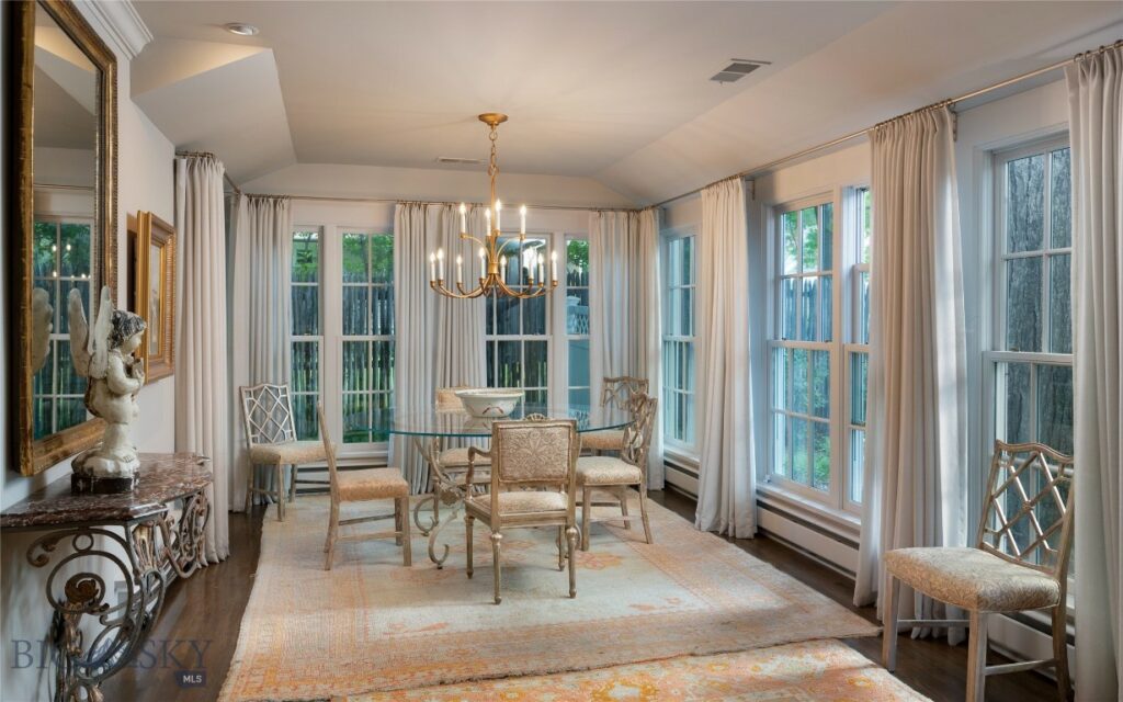 911 S Willson Avenue