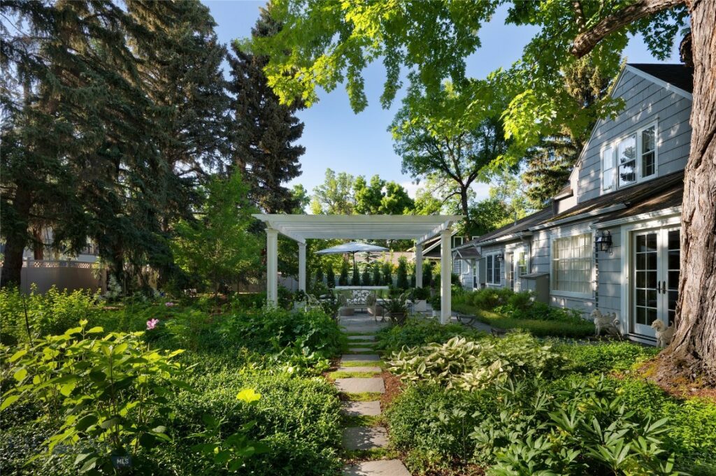 911 S Willson Avenue