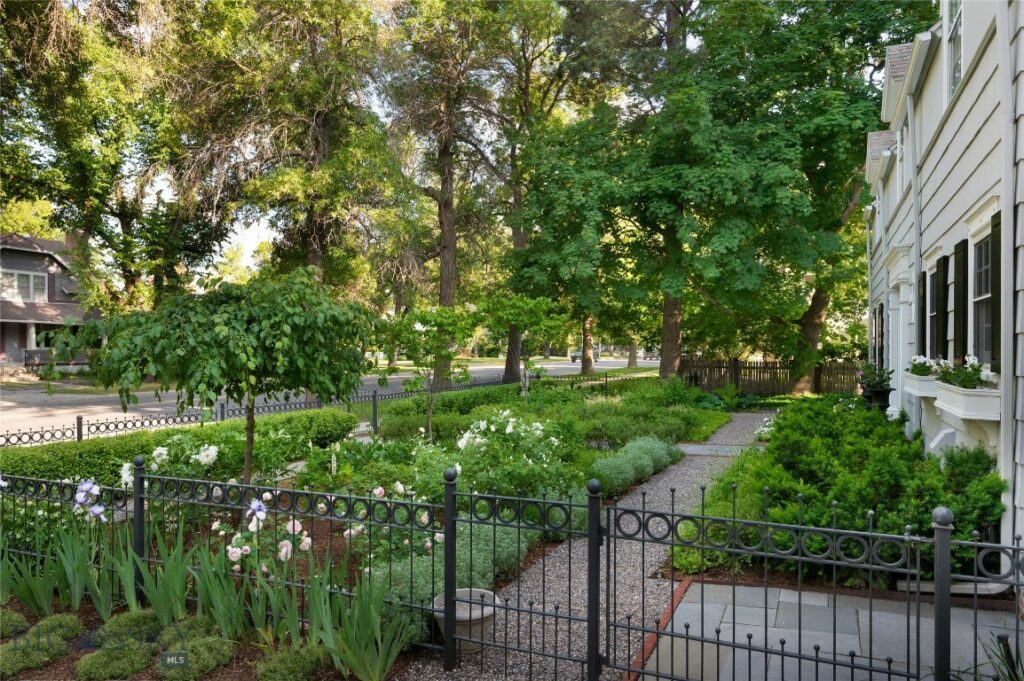 911 S Willson Avenue