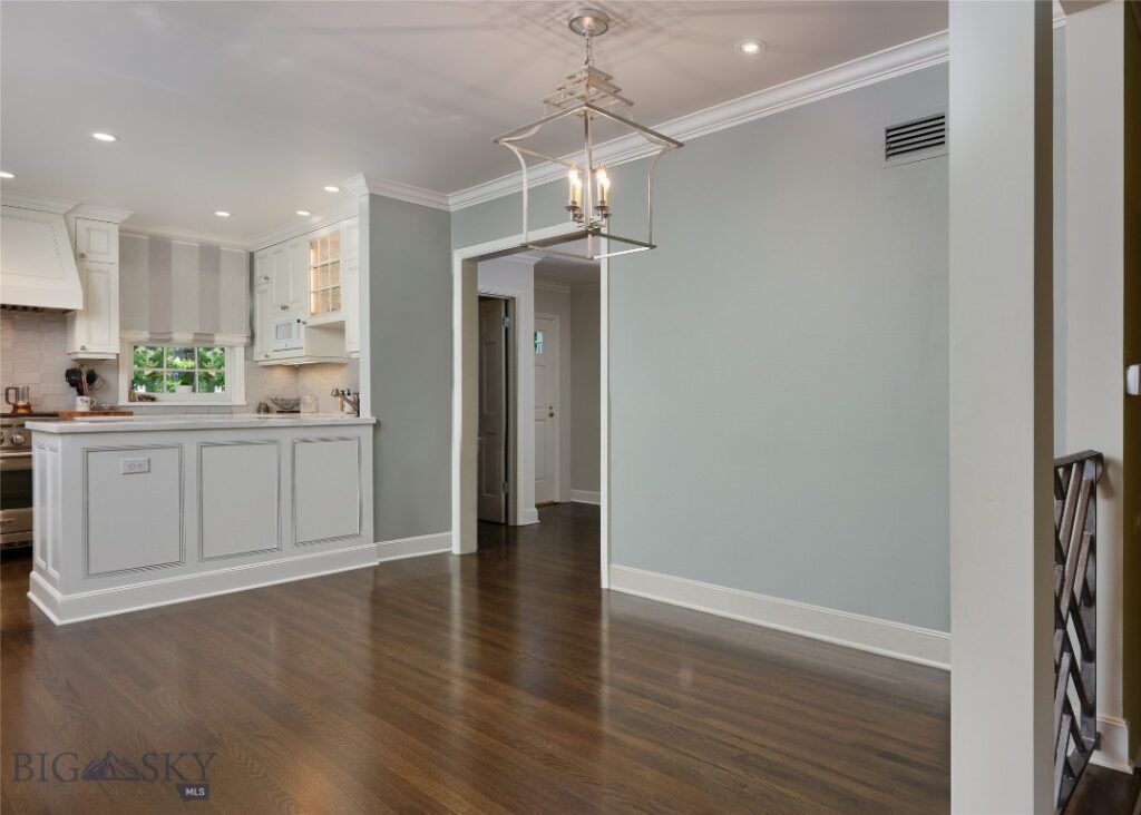 911 S Willson Avenue