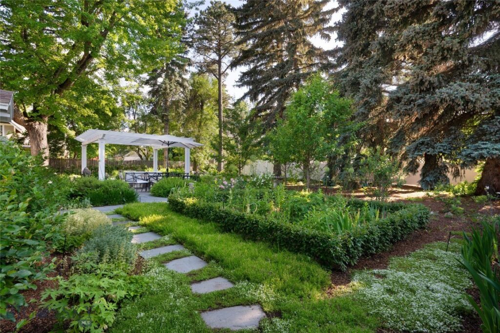 911 S Willson Avenue