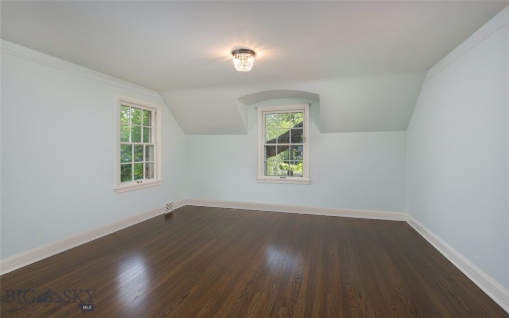 911 S Willson Avenue