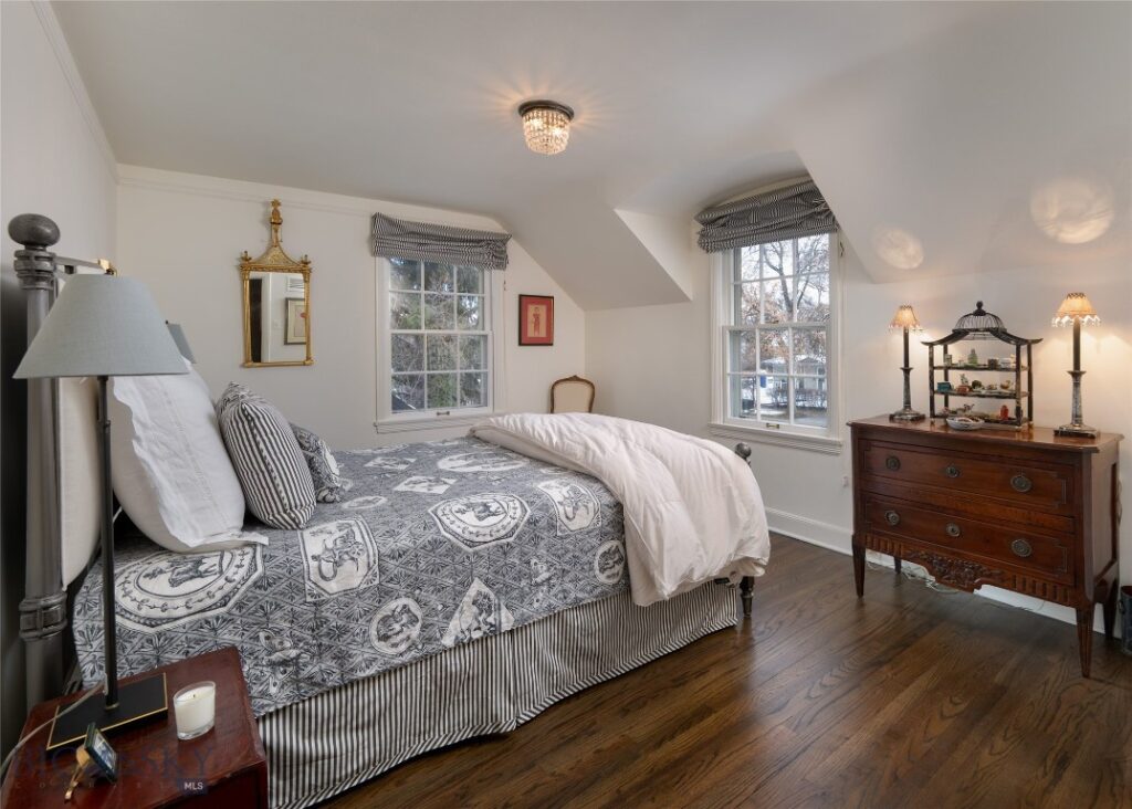 911 S Willson Avenue