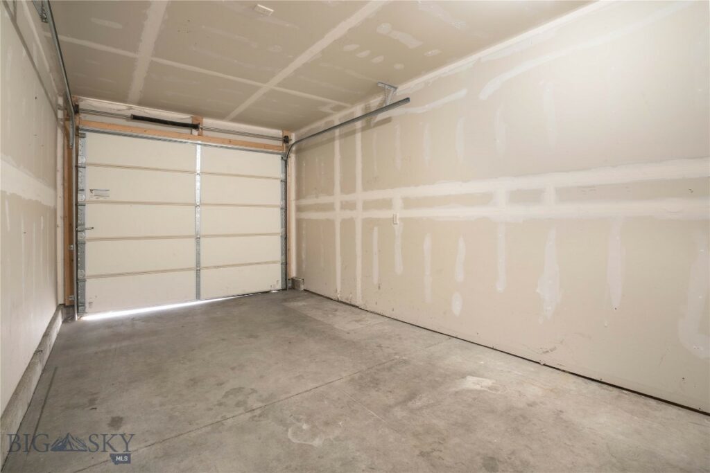 935 Forestglen Drive