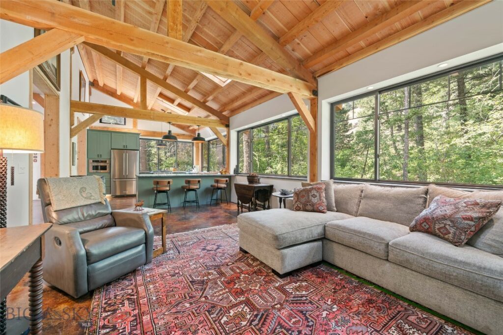 9440 Saddle Mountain