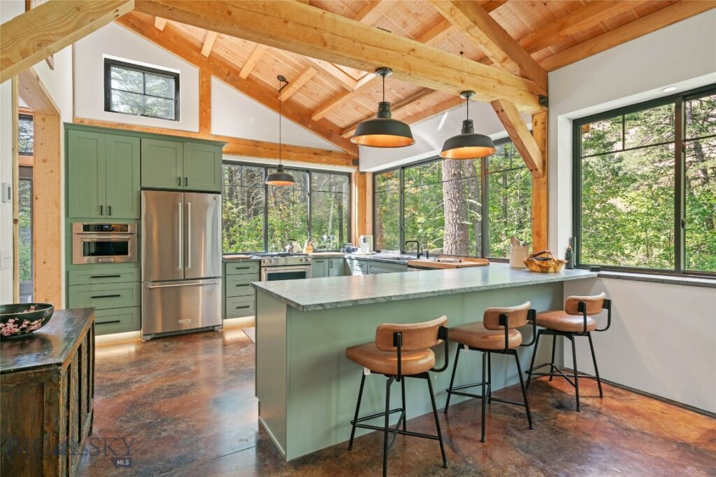9440 Saddle Mountain