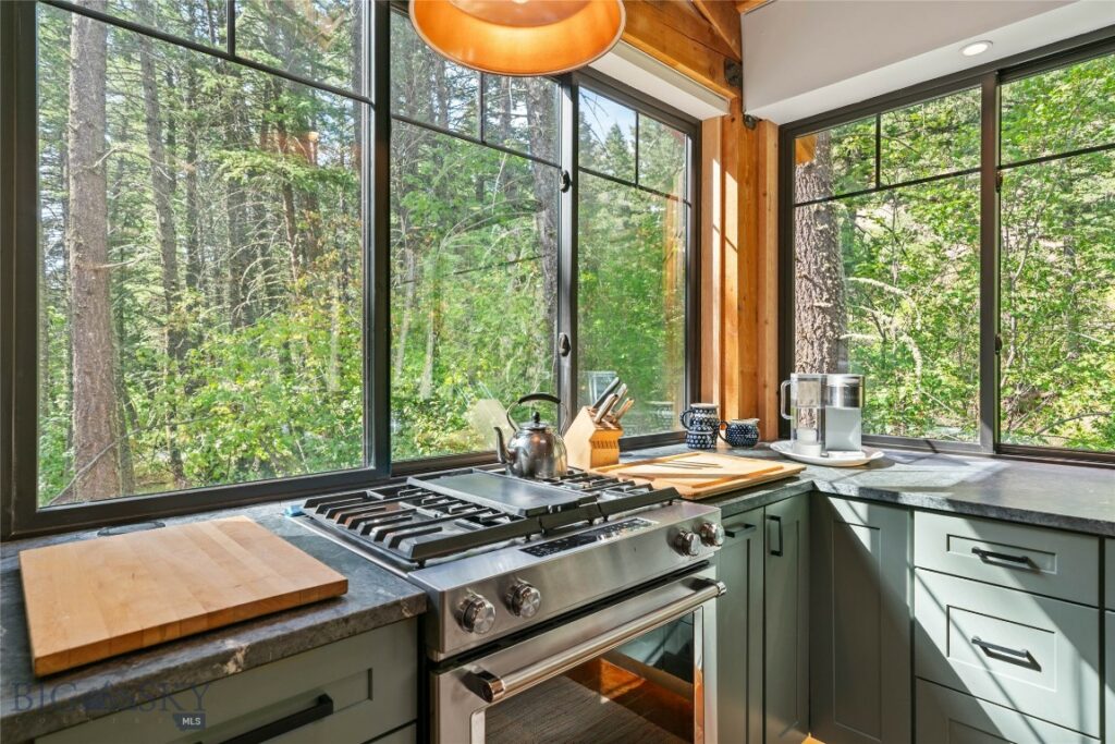 9440 Saddle Mountain