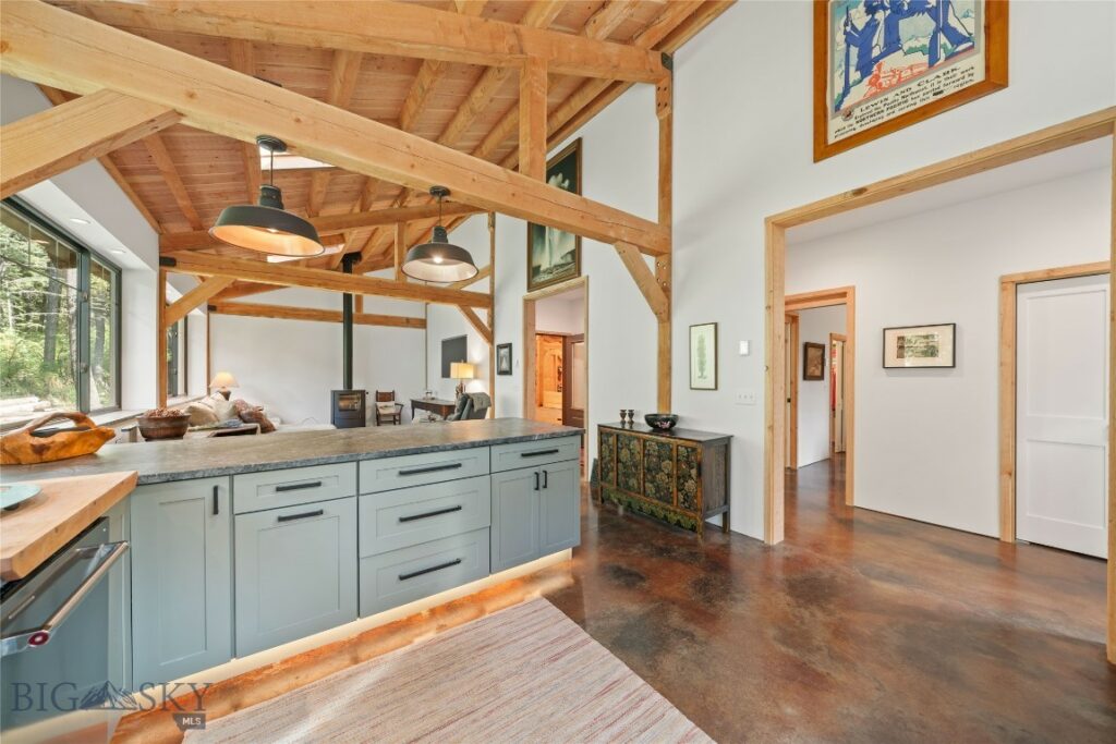 9440 Saddle Mountain