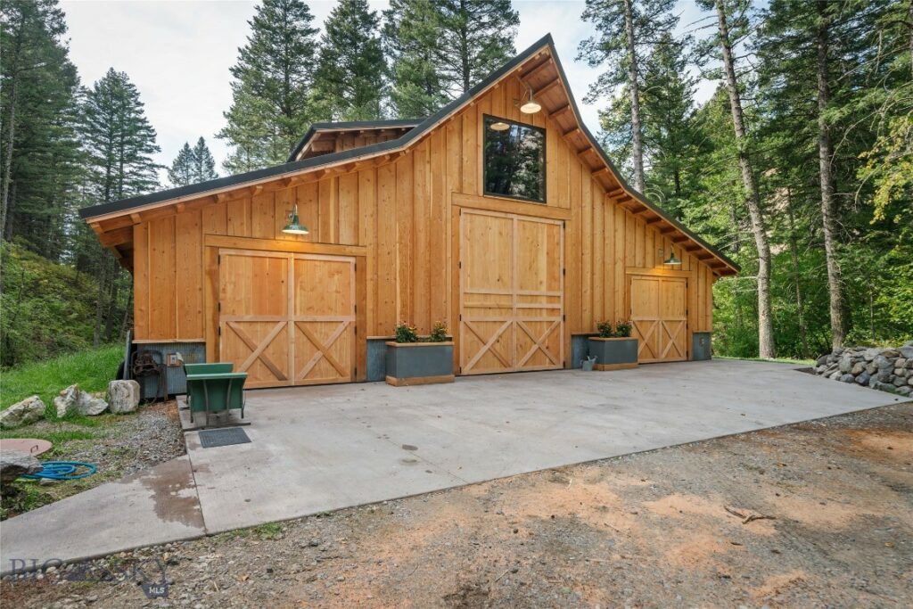 9440 Saddle Mountain