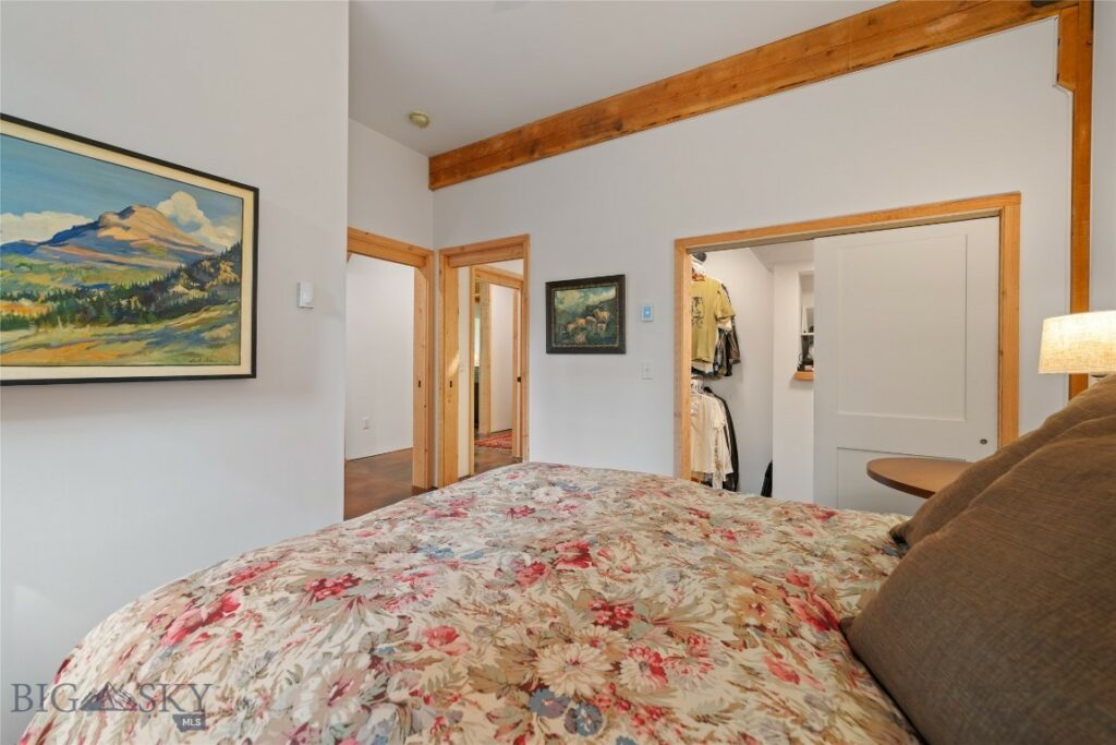 9440 Saddle Mountain