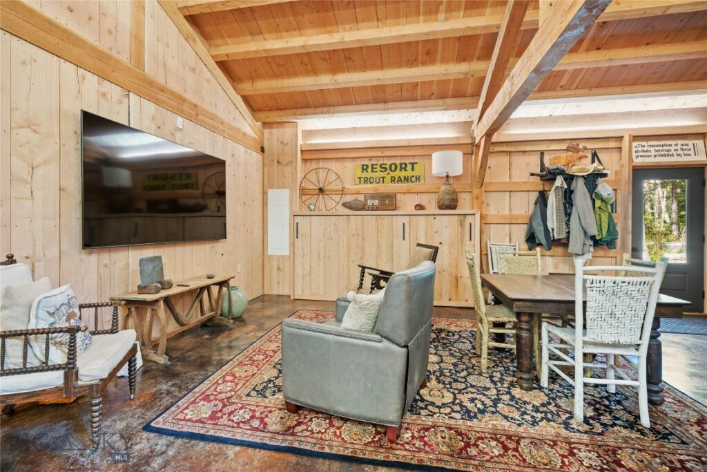 9440 Saddle Mountain