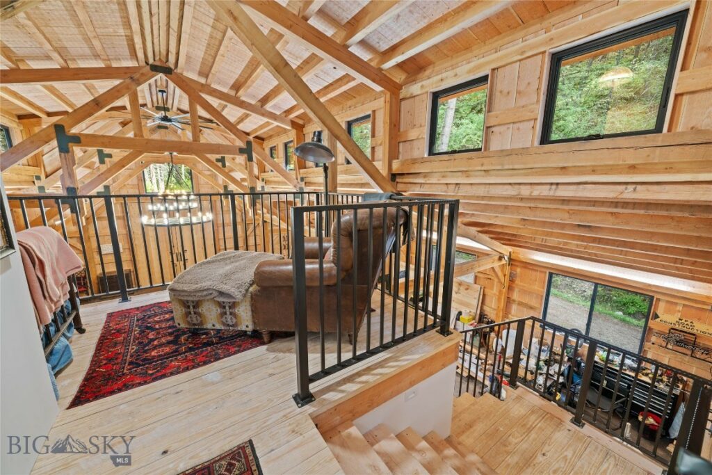 9440 Saddle Mountain
