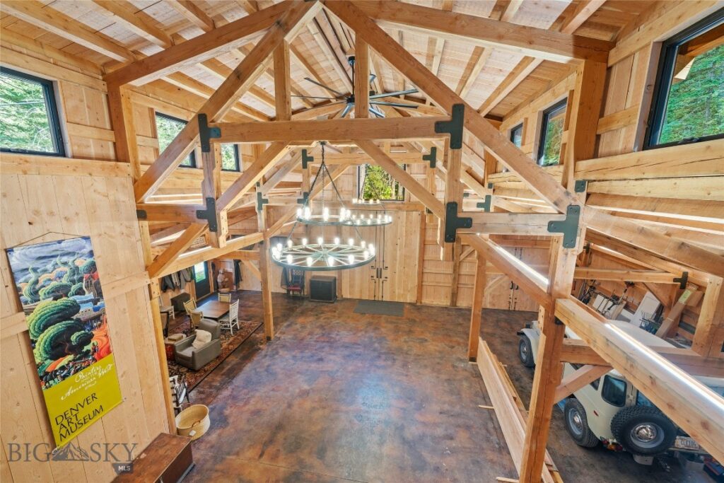 9440 Saddle Mountain