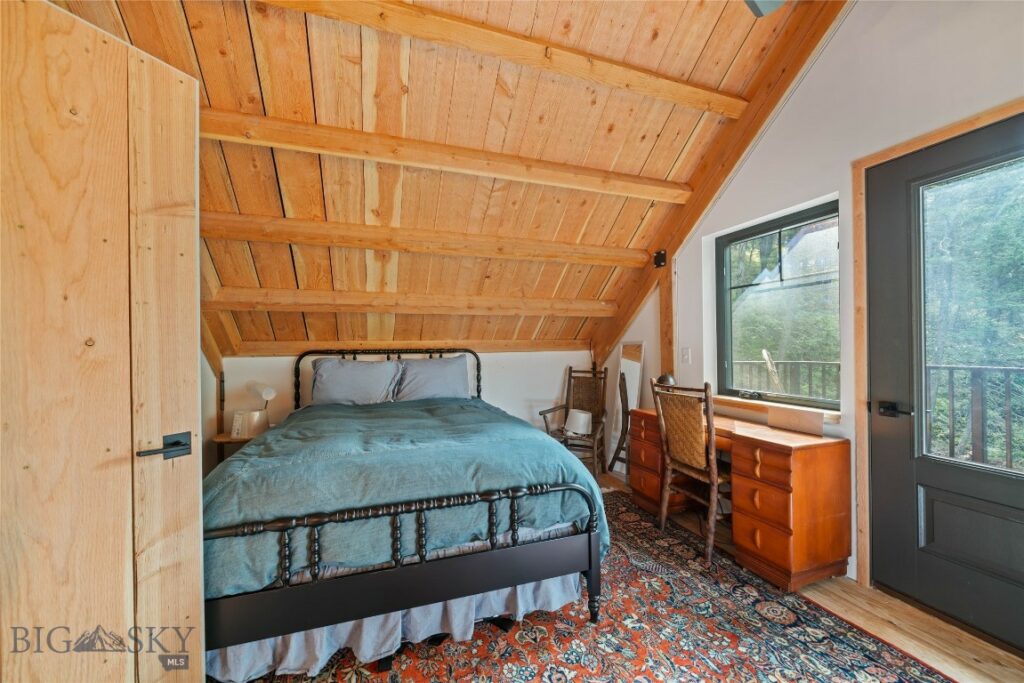 9440 Saddle Mountain