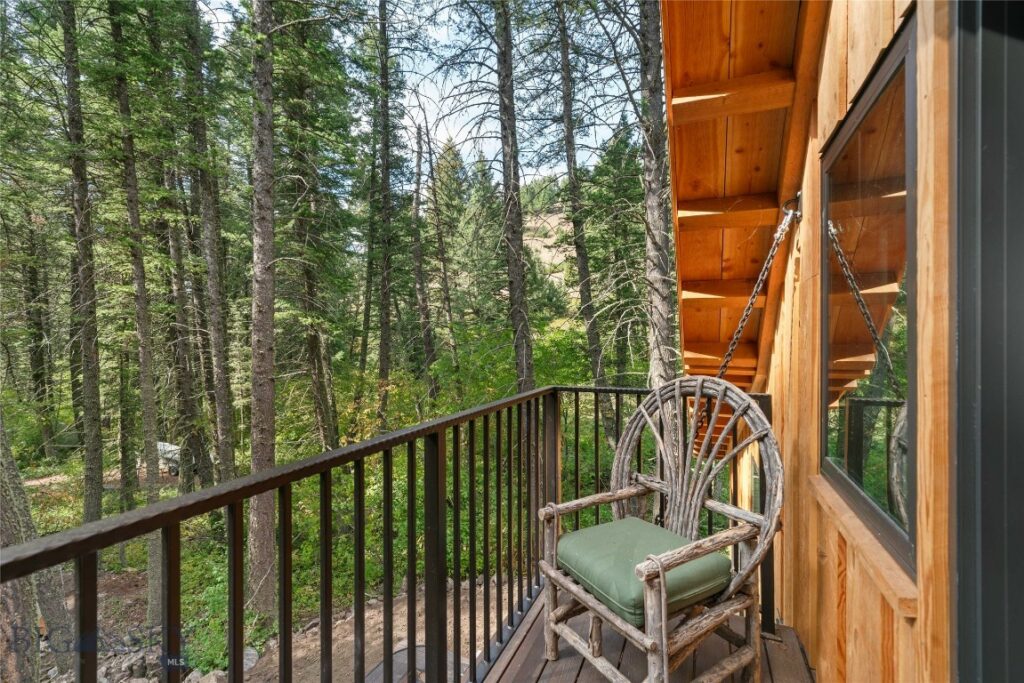 9440 Saddle Mountain