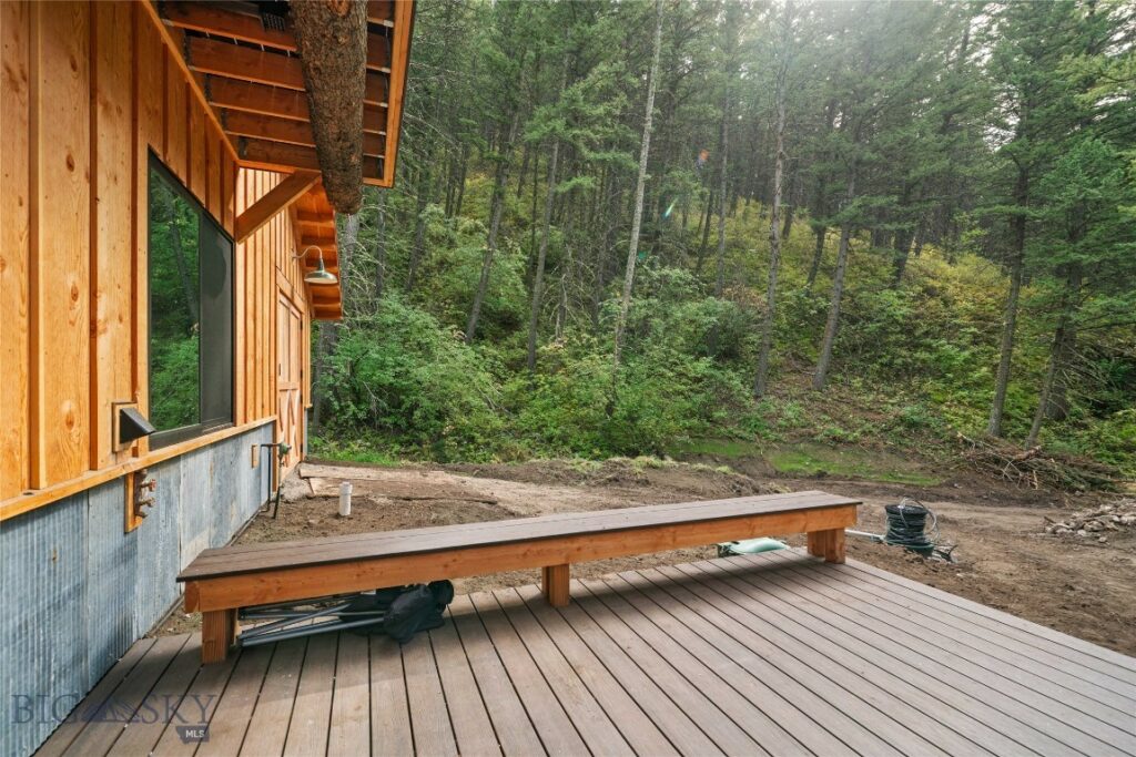9440 Saddle Mountain