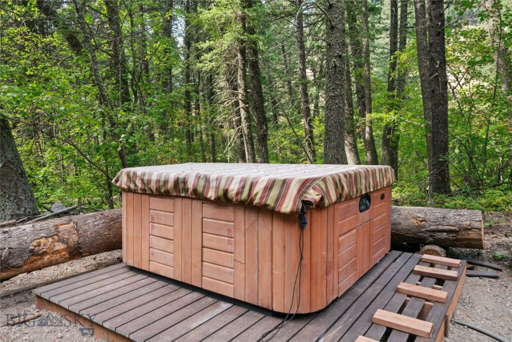 9440 Saddle Mountain