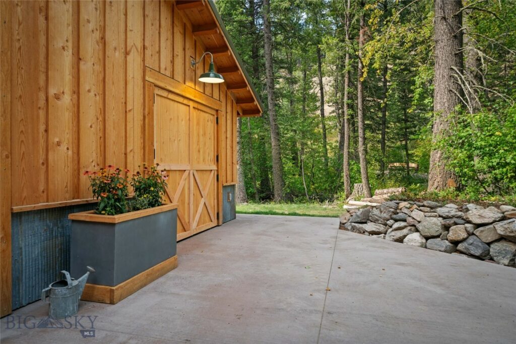 9440 Saddle Mountain