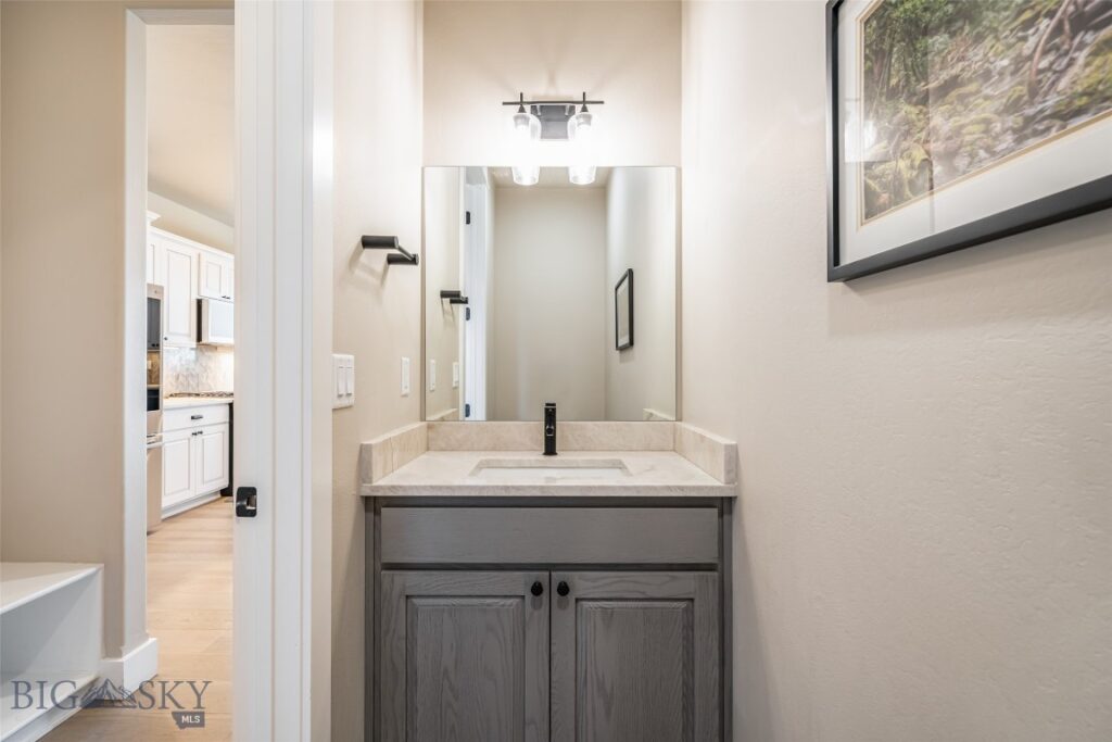 950 White Horse Loop