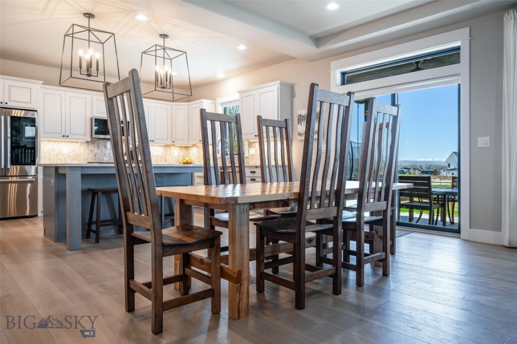 950 White Horse Loop