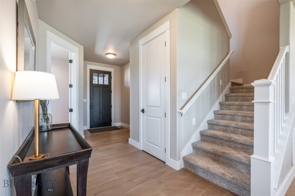 950 White Horse Loop